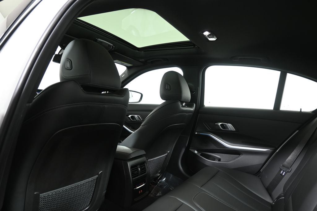 Thumbnail: 2023 BMW 3 Series - 31