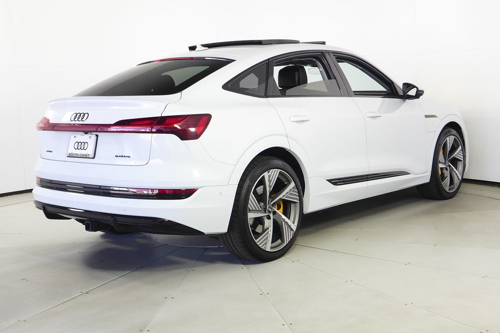 Thumbnail: 2022 Audi e-tron GT - 7