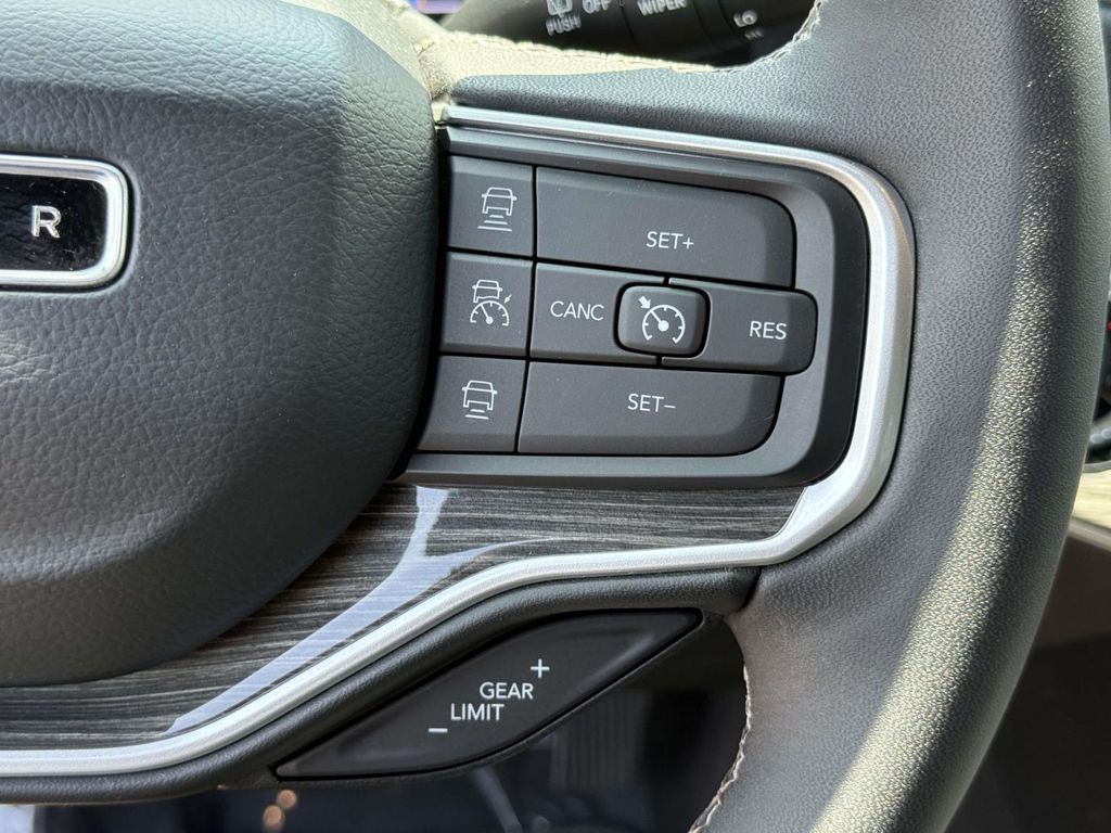 Used 2022 White Jeep Series II image 22