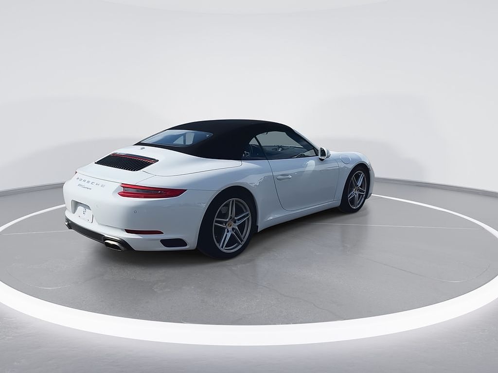 Thumbnail: 2017 Porsche 911 - 8