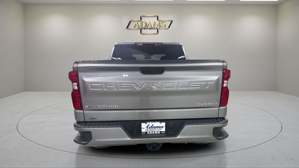 View vehicle photo 5