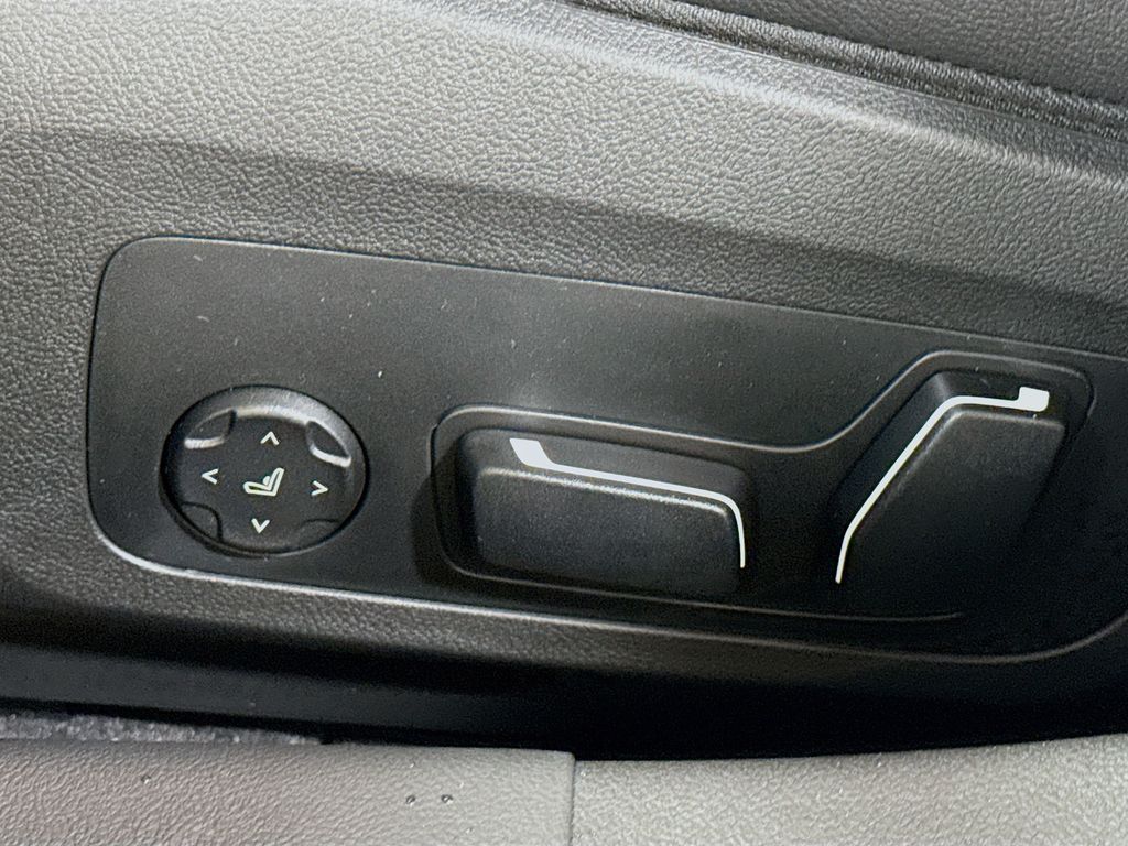 Thumbnail: 2026 BMW i4 - 4