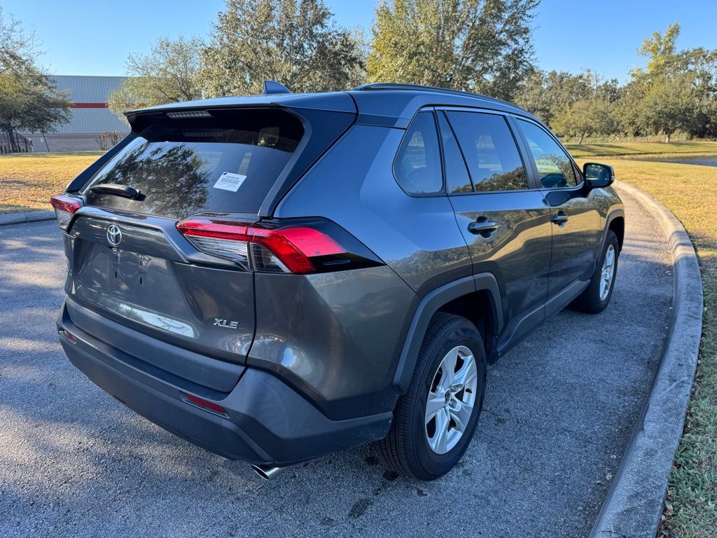 2021 Toyota RAV4 XLE 5