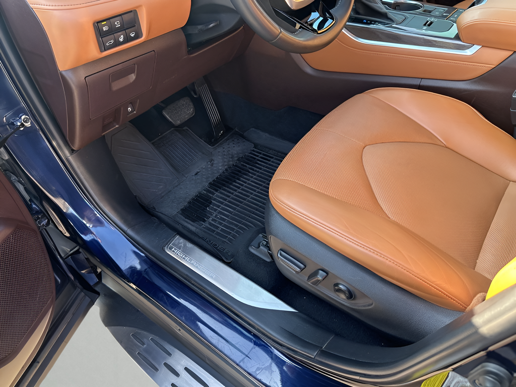 Used Car 2022 Toyota Highlander  Platinum For Sale Under $40,000 In Austin, Texas