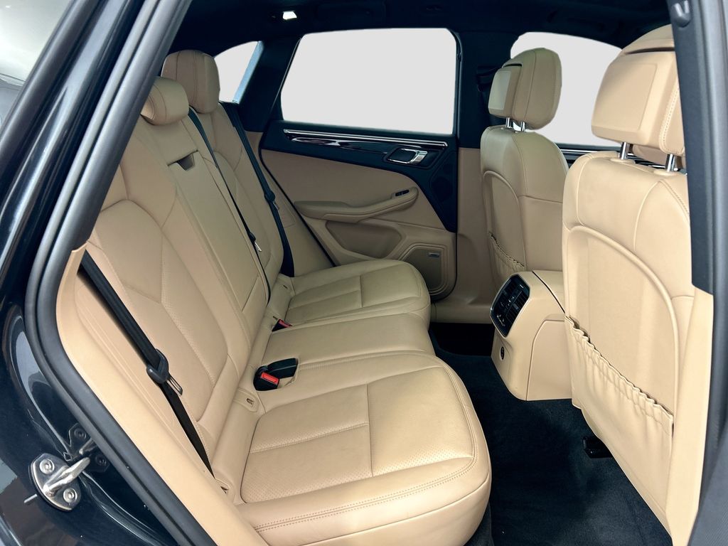 Thumbnail: 2020 Porsche Macan - 23