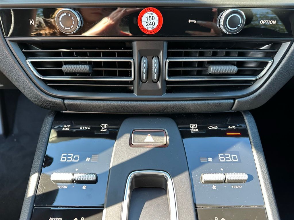 Thumbnail: 2026 Porsche Macan - 22
