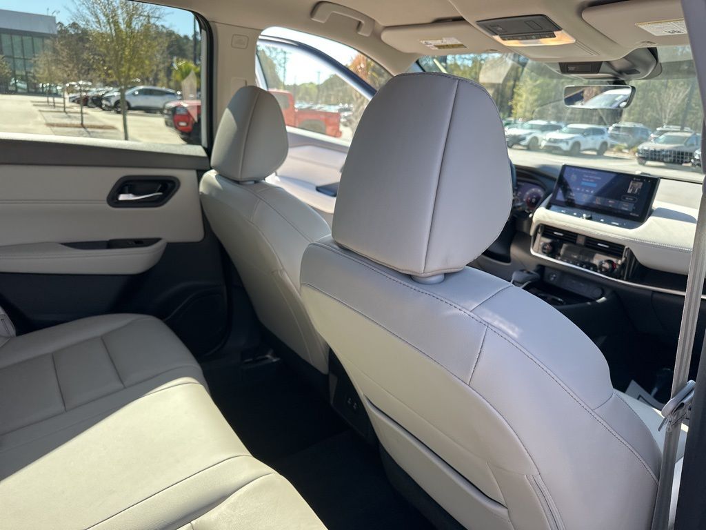 2024 Everest White Pearl Nissan Rogue SL FWD SUV