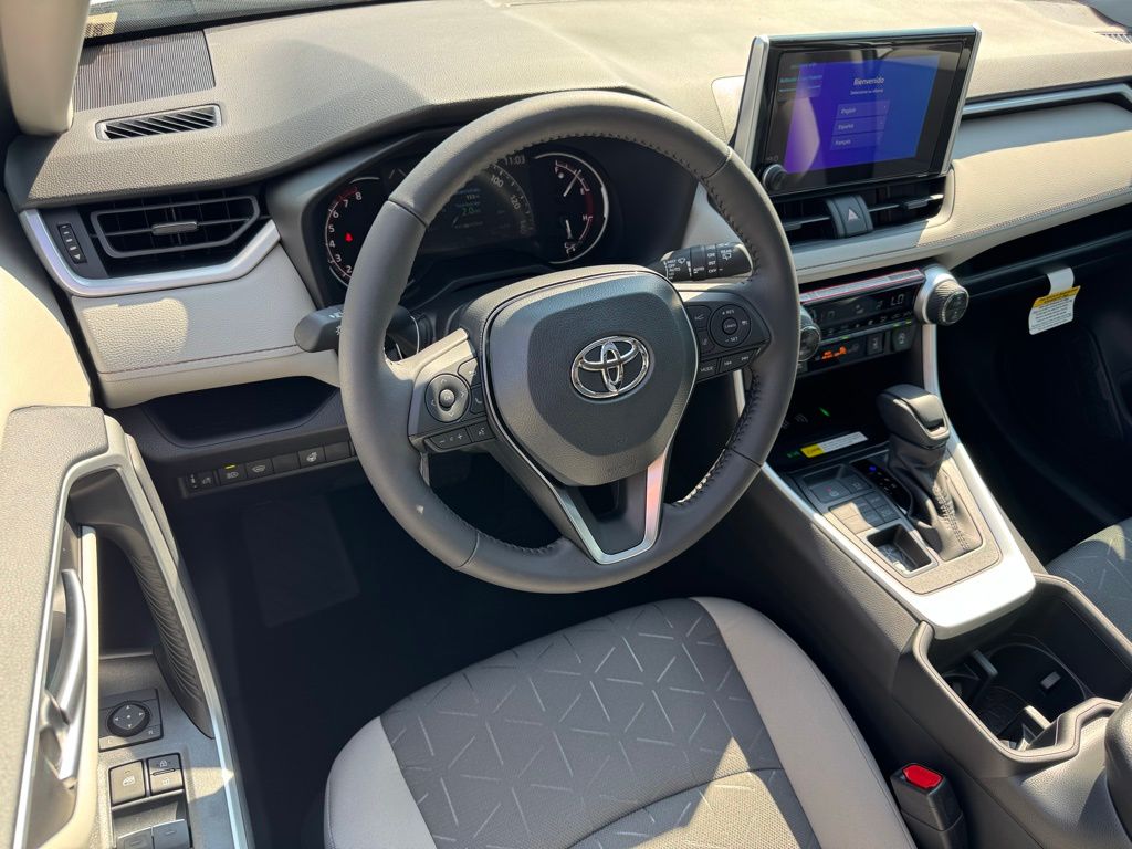 2025 Toyota RAV4 XLE photo 14