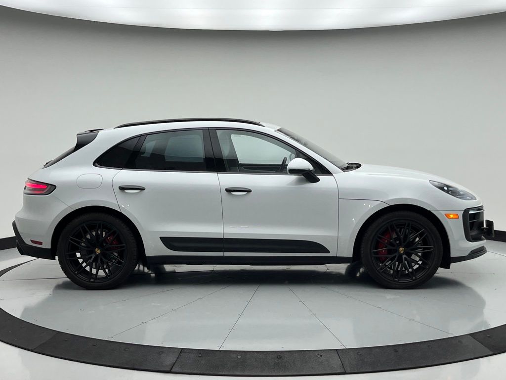 Thumbnail: 2023 Porsche Macan - 4