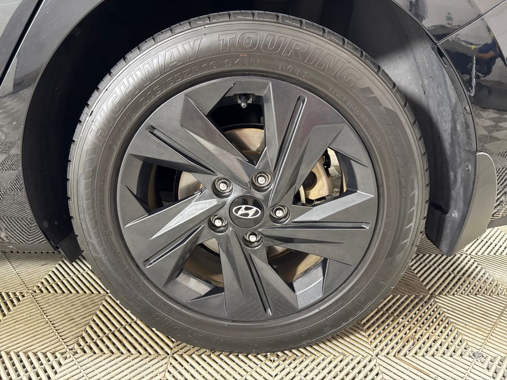 Certified Used 2022 Black Hyundai SEL image 13