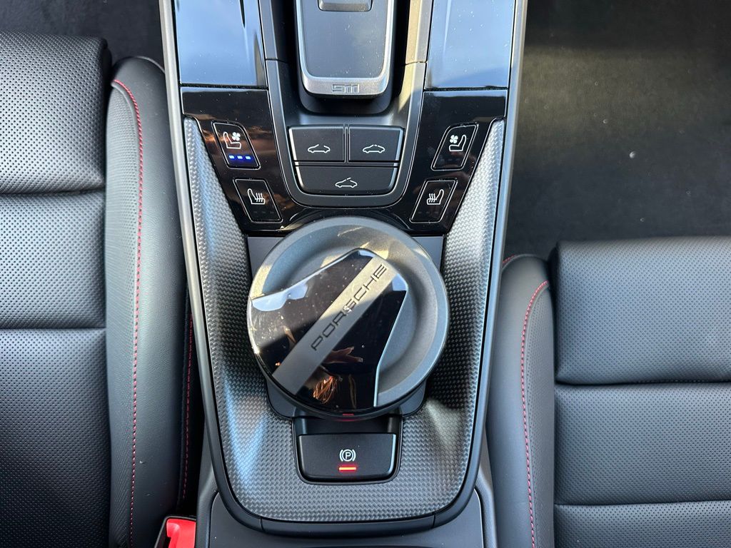 Thumbnail: 2026 Porsche 911 - 26