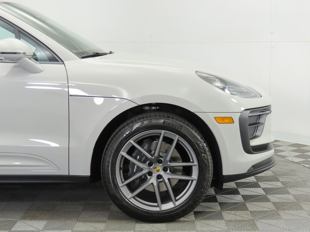 Thumbnail: 2025 Porsche Macan - 11