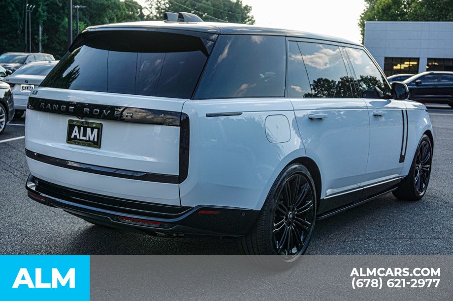 2025 Land Rover Range Rover SE photo 4