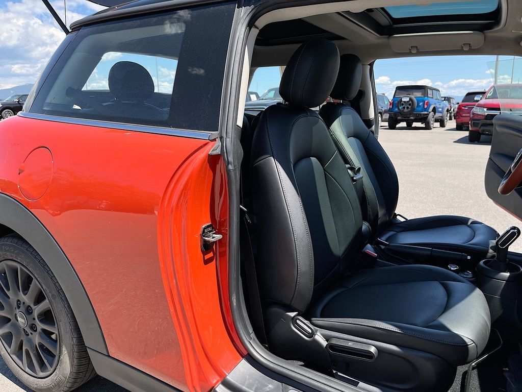 Used 2020 Orange MINI Signature image 27