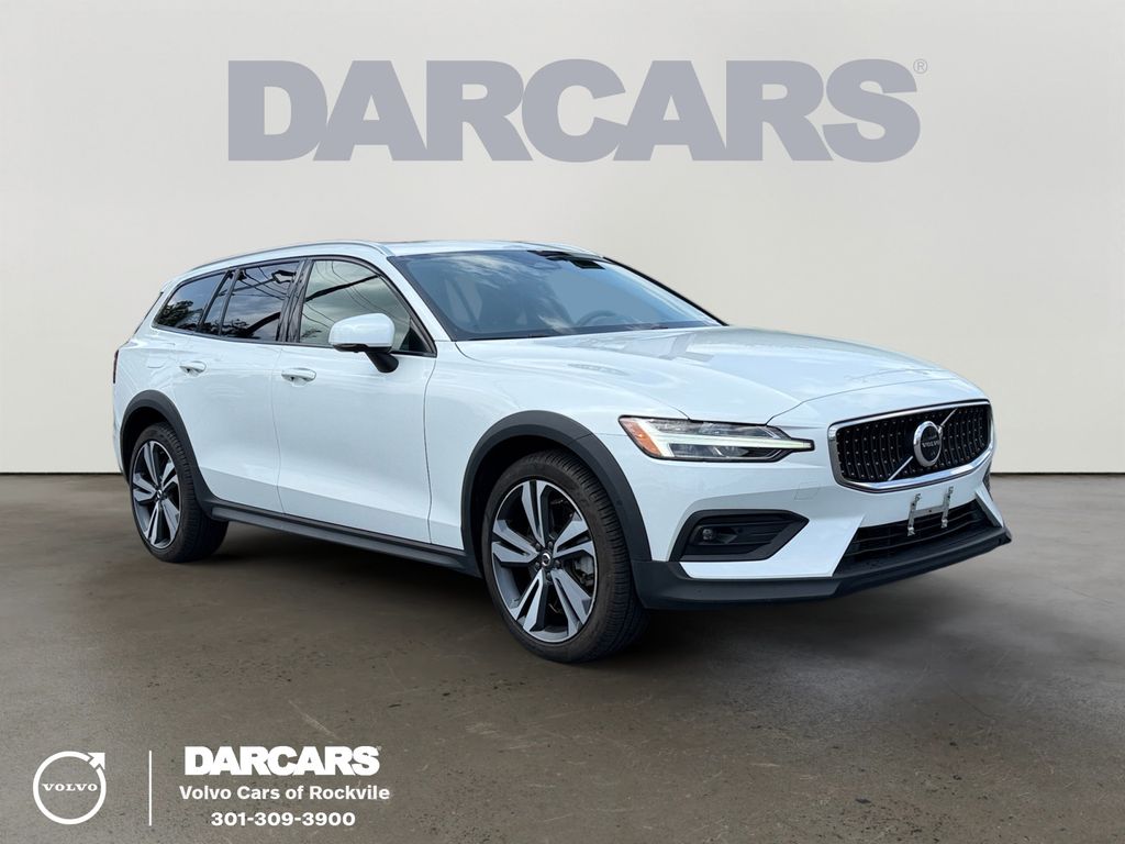 Crystal White 2023 Volvo V60 Cross Country B5 Plus AWD Wagon All-Wheel Drive Automatic