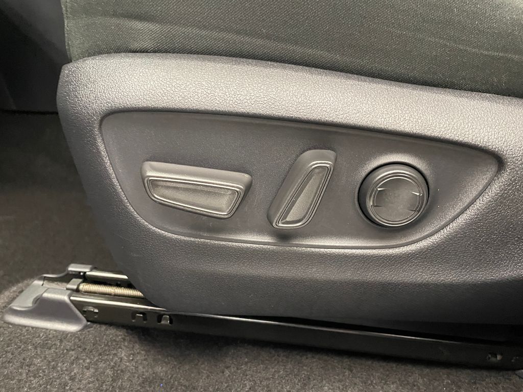 Thumbnail: 2025 Toyota RAV4 - 14