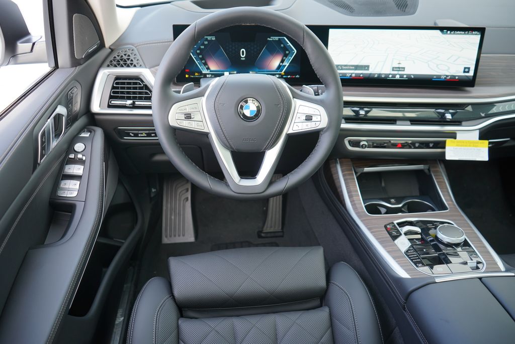 2025 BMW X7 xDrive40i 16