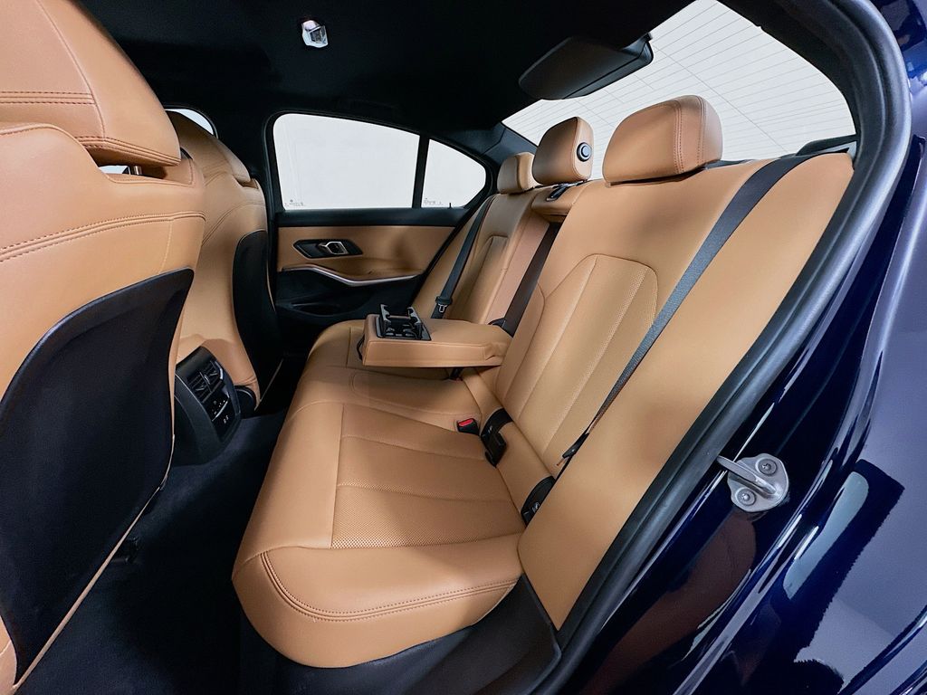 Thumbnail: 2025 BMW 3 Series - 25