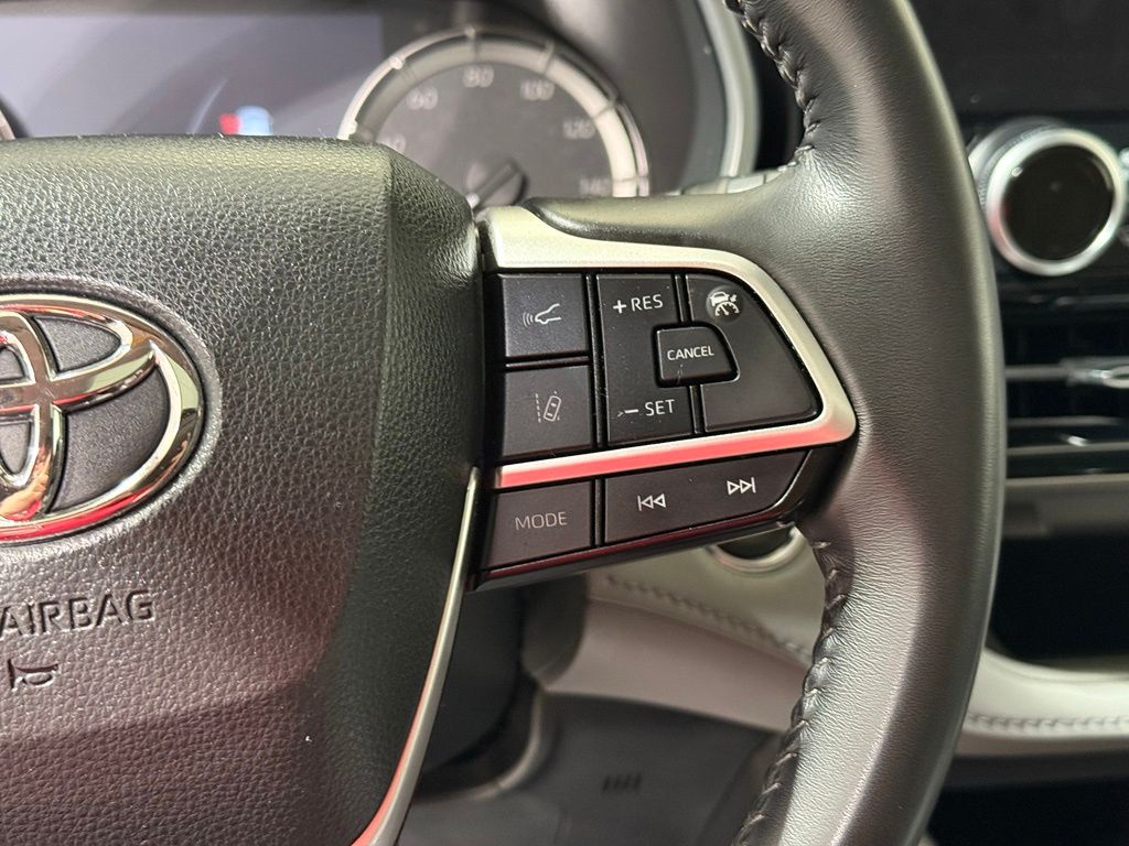 Thumbnail: 2023 Toyota Highlander - 27