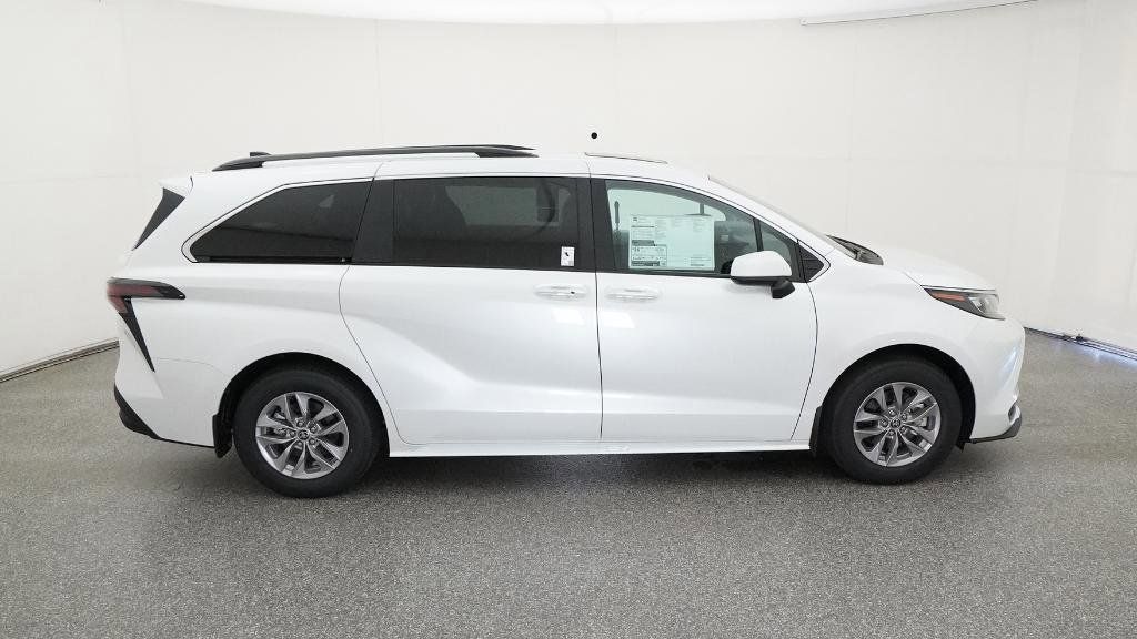 Thumbnail: 2025 Toyota Sienna - 2