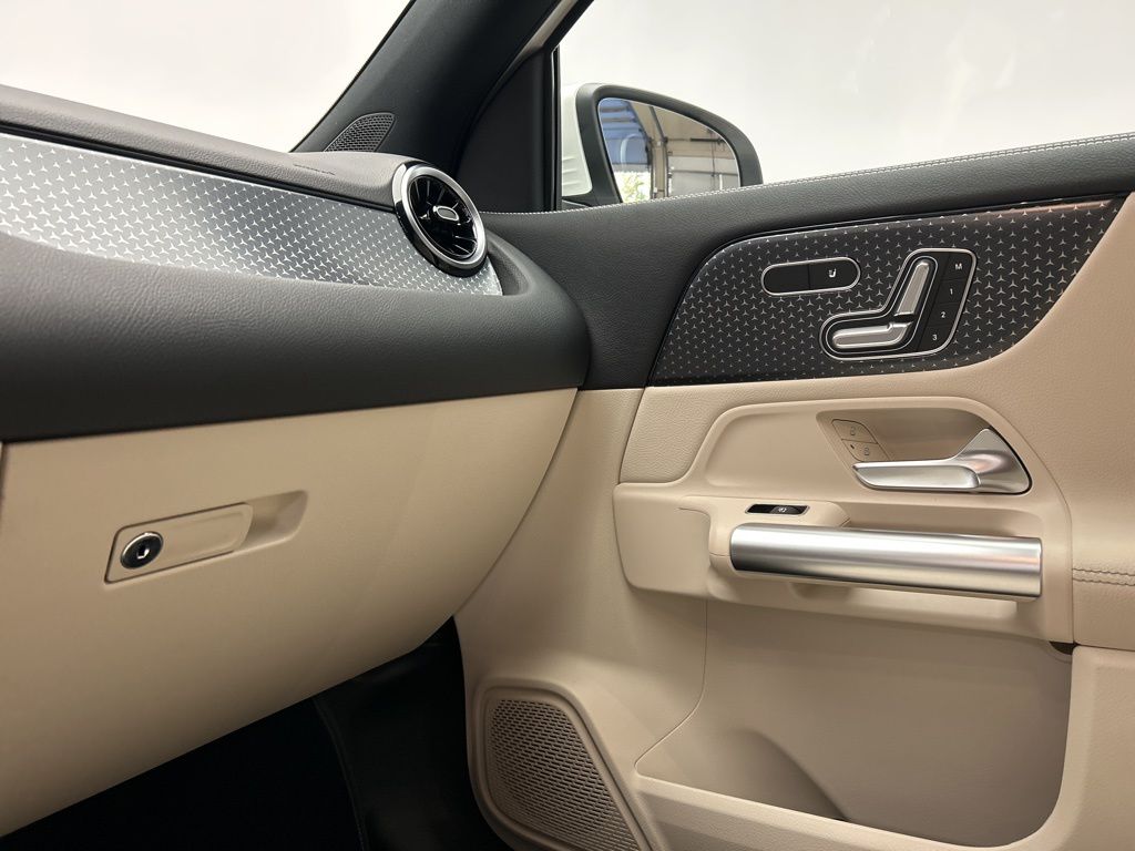 Thumbnail: 2026 Mercedes-Benz GLA - 21