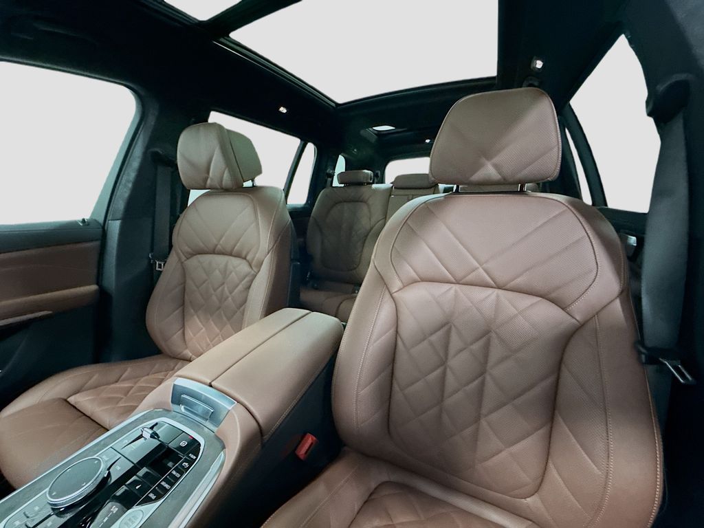 Thumbnail: 2027 BMW X7 - 5