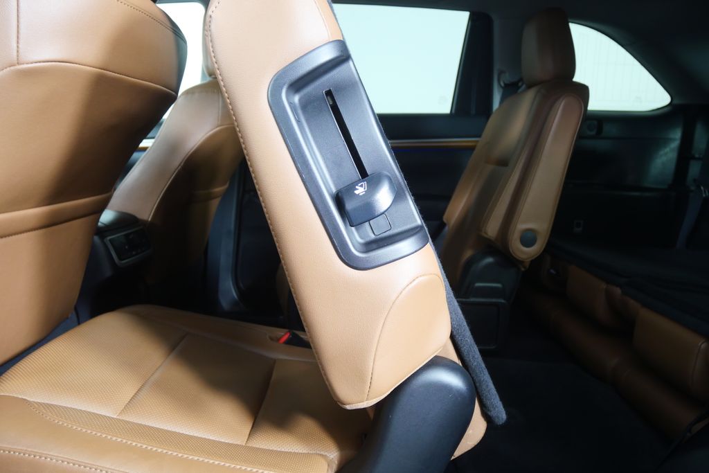 Thumbnail: 2019 Toyota Highlander - 16