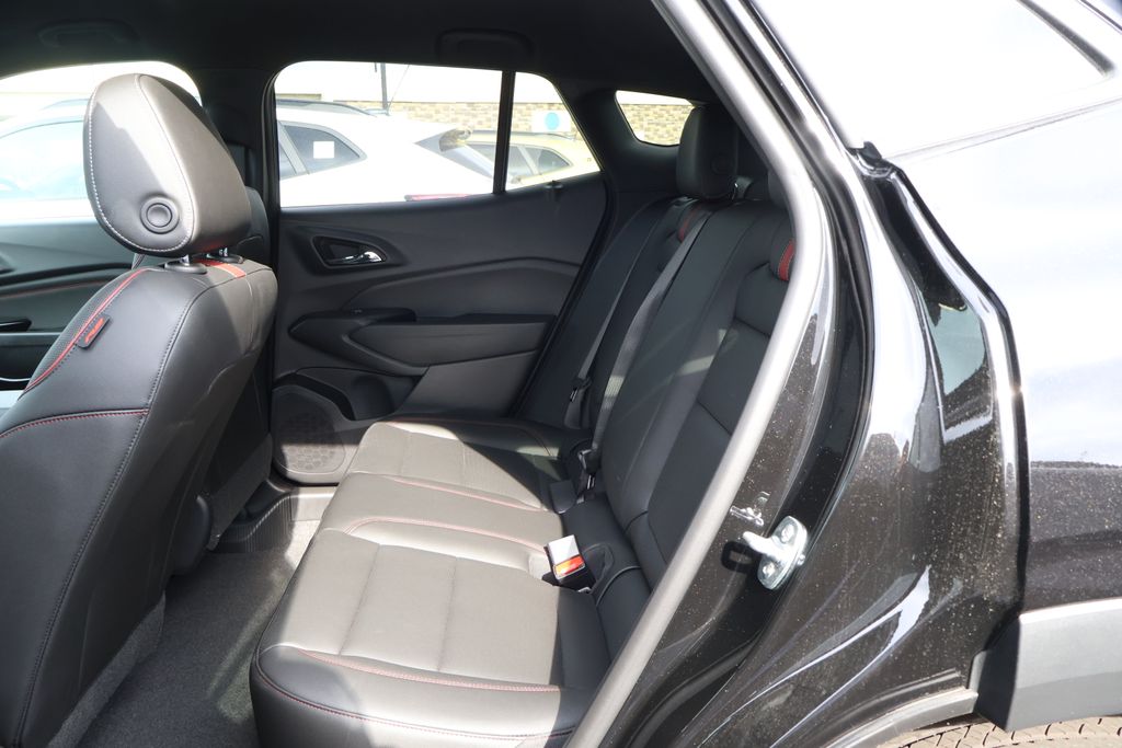 2025 Chevrolet Trax RS 32