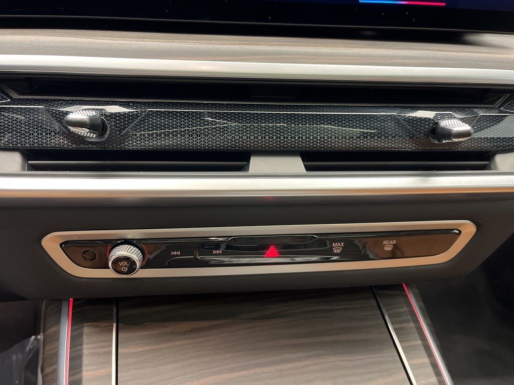 Thumbnail: 2023 BMW X7 - 19