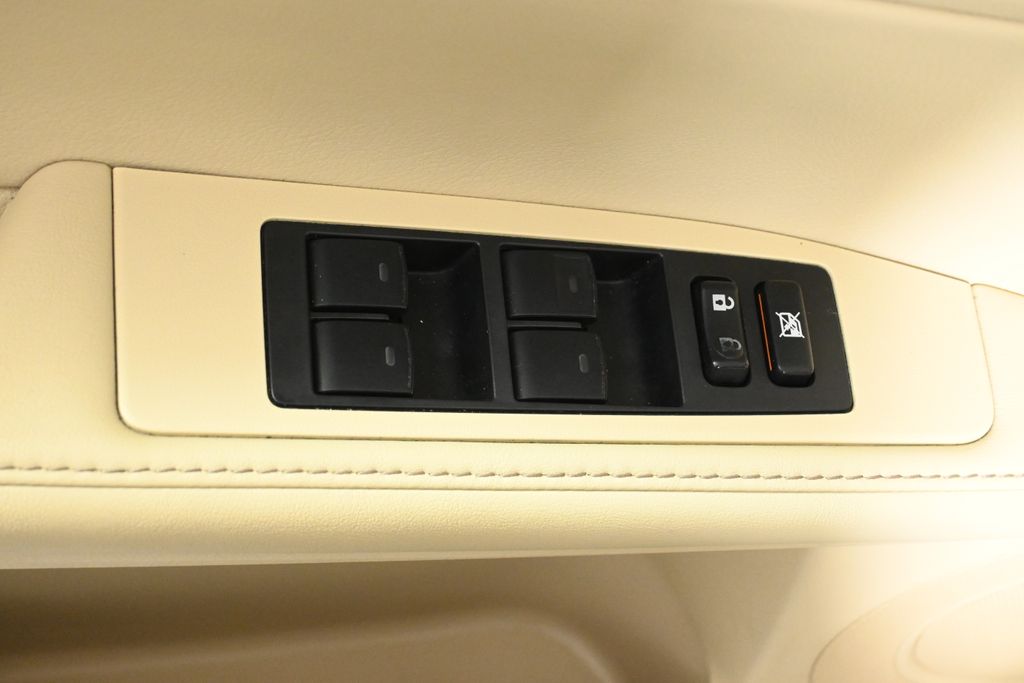 Thumbnail: 2015 Lexus ES - 31