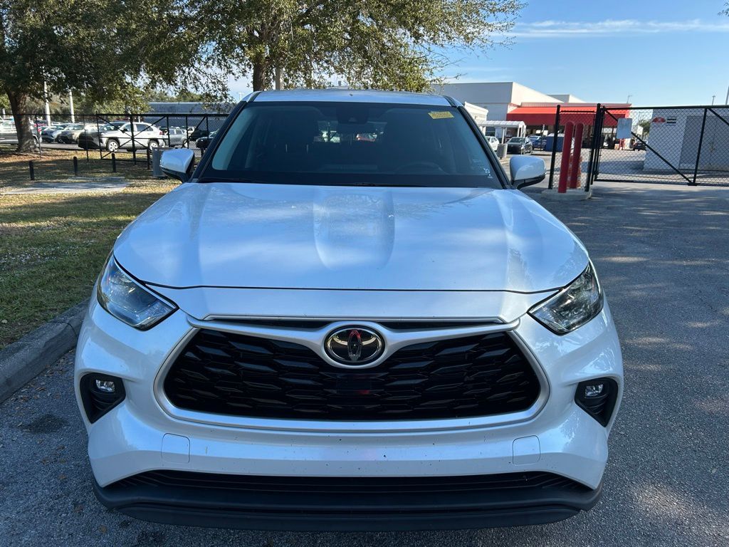 Thumbnail: 2022 Toyota Highlander - 8