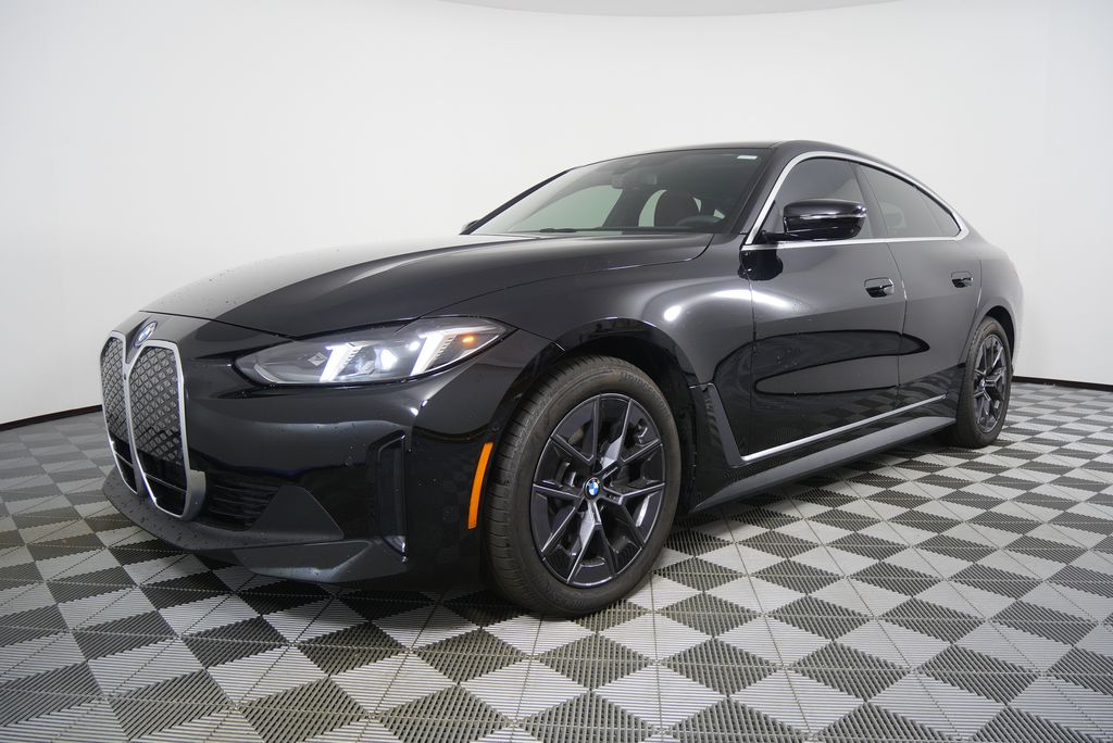 Thumbnail: 2025 BMW i4 - 8