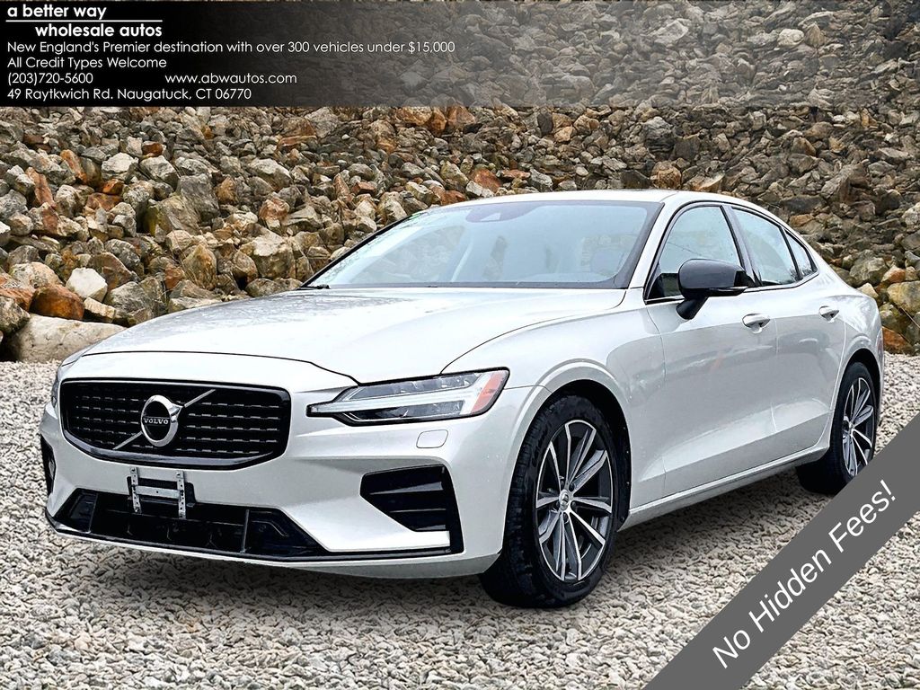 2022 Volvo S60 B5 Momentum FWD