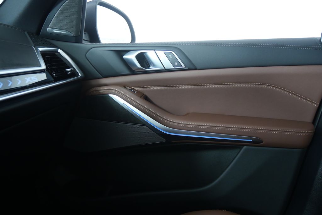Thumbnail: 2026 BMW X5 - 23