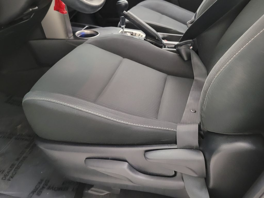 Thumbnail: 2015 Toyota RAV4 - 23