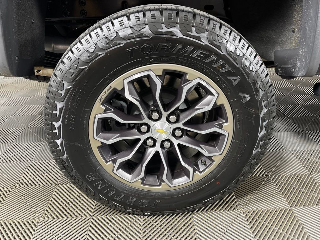 Thumbnail: 2021 Chevrolet Colorado - 21