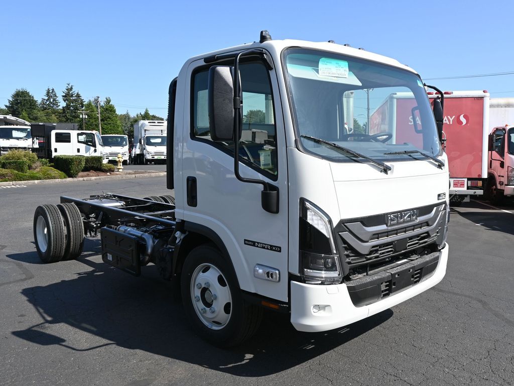 2025 Isuzu NPR XD 