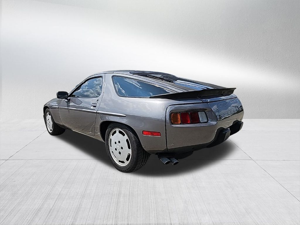 1986 Porsche 928 S 7