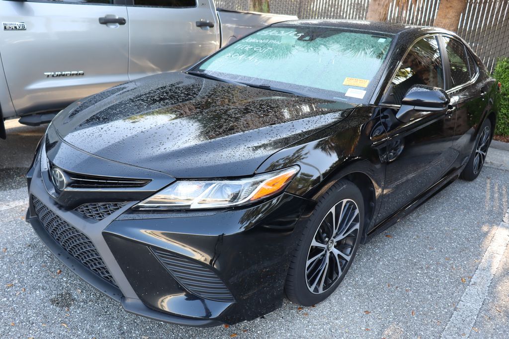 2019 Toyota Camry SE 2