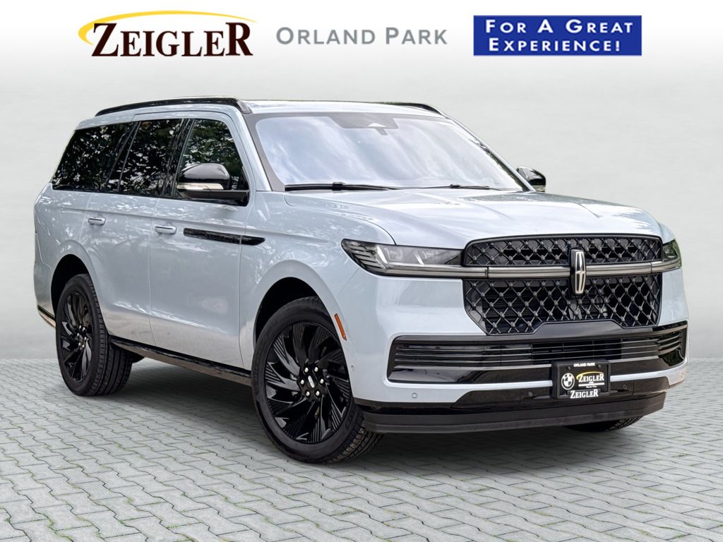 Gray Mist Metallic Tri-Coat 2025 Lincoln Navigator SUV / Crossover Four-Wheel Drive Automatic