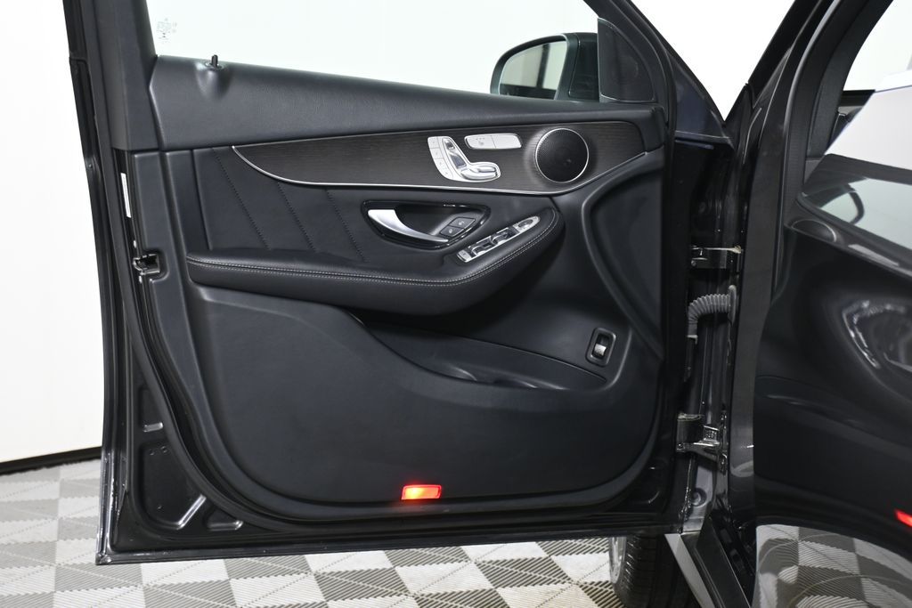 Thumbnail: 2022 Mercedes-Benz GLC - 28