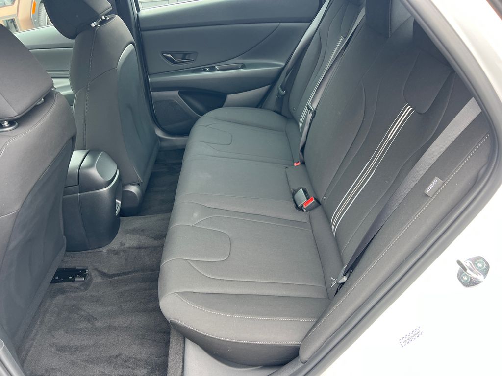 2025 Hyundai Elantra SEL Sport - 10