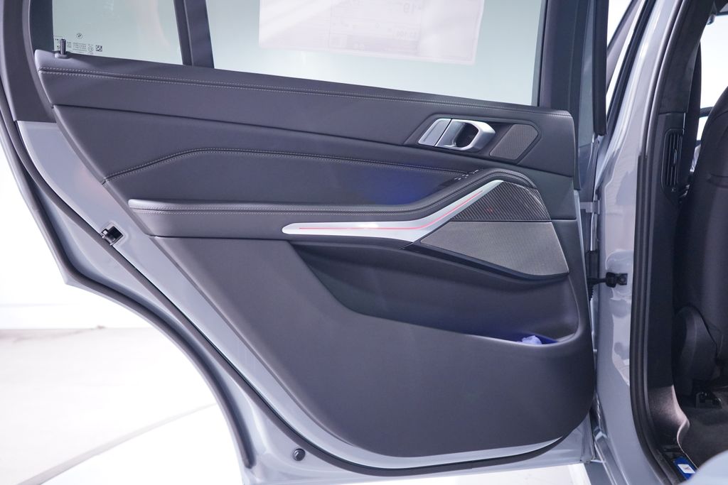 Thumbnail: 2027 BMW X7 - 17