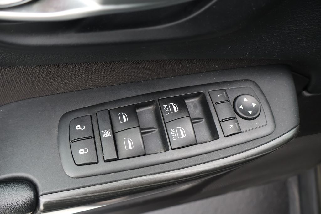 Thumbnail: 2015 Jeep Cherokee - 16