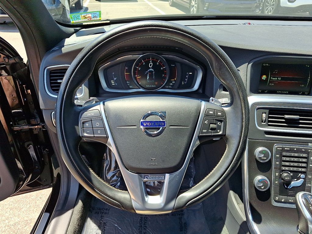 Thumbnail: 2016 Volvo V60 - 18