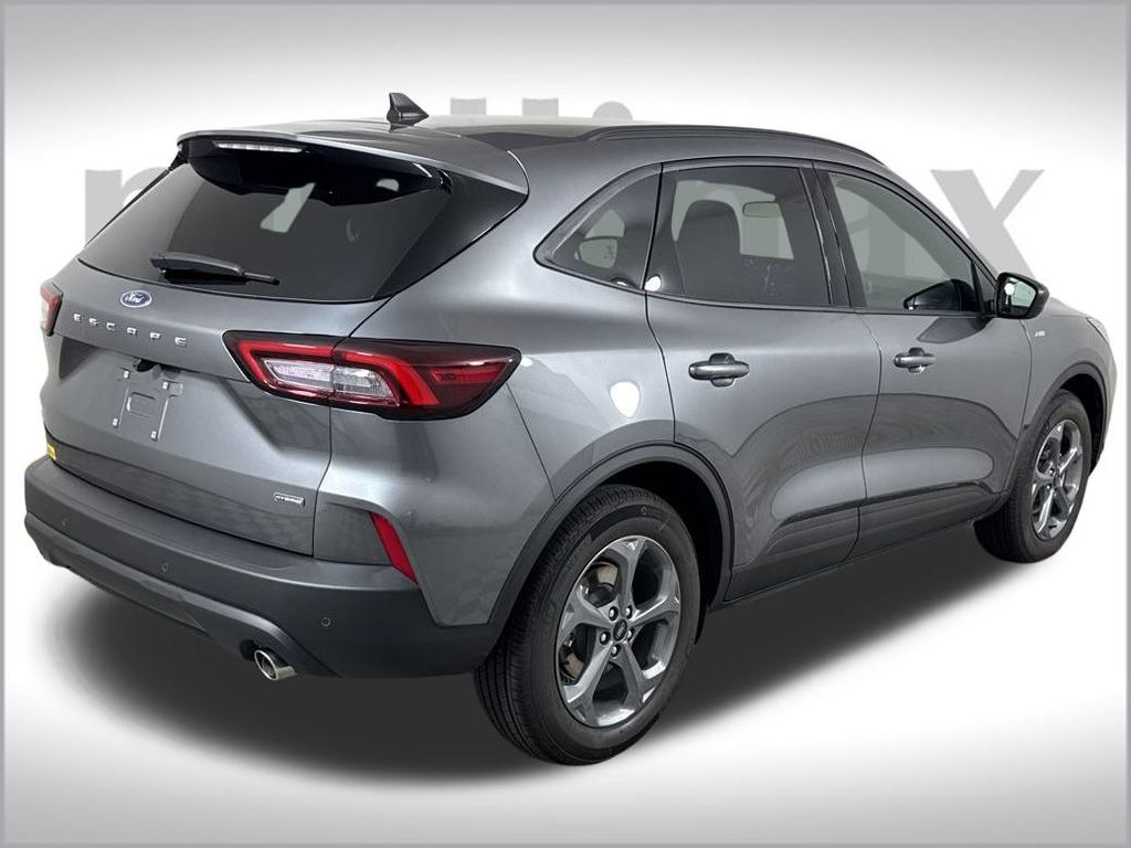 2025 Ford Escape ST-Line photo 13