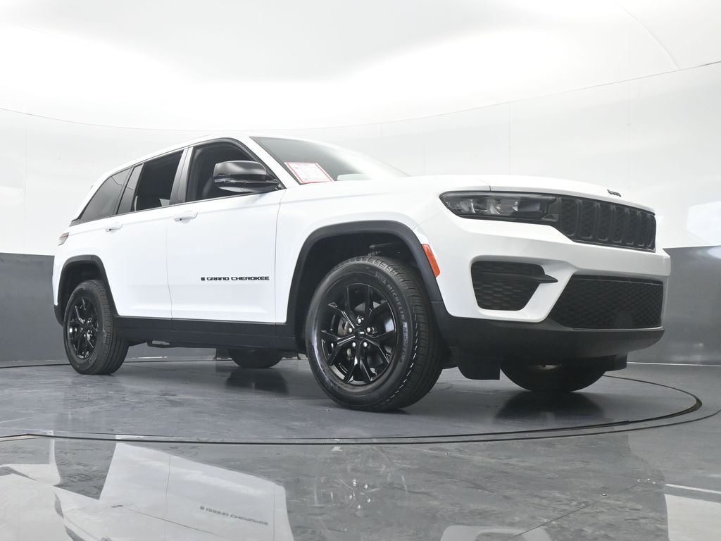 Used 2024 Bright White Clearcoat Jeep Altitude X image 68