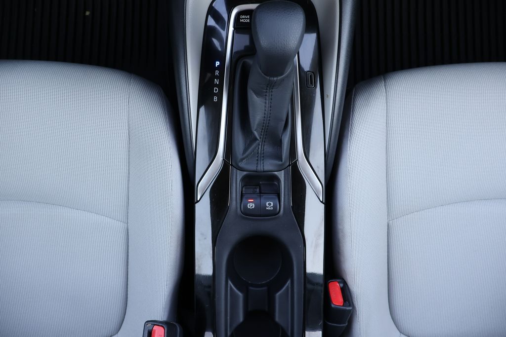 2022 Toyota Corolla LE 17