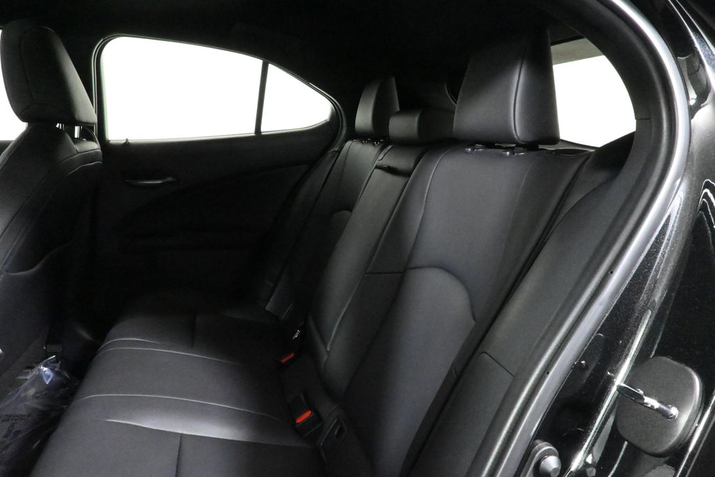 Thumbnail: 2020 Lexus UX - 4
