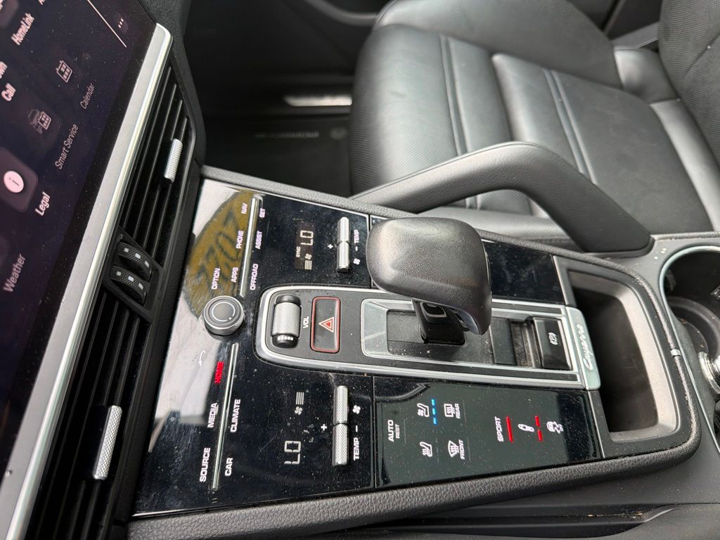 Thumbnail: 2022 Porsche Cayenne - 32